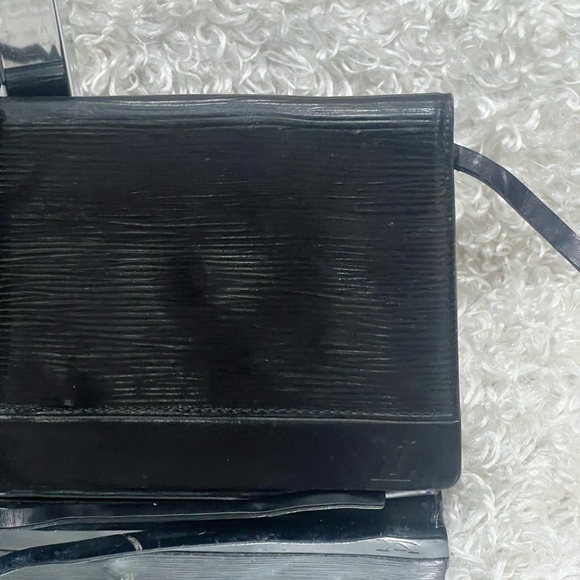 Louis Vuitton Honfleur Handbag Epi Leather - Picture 2 of 16